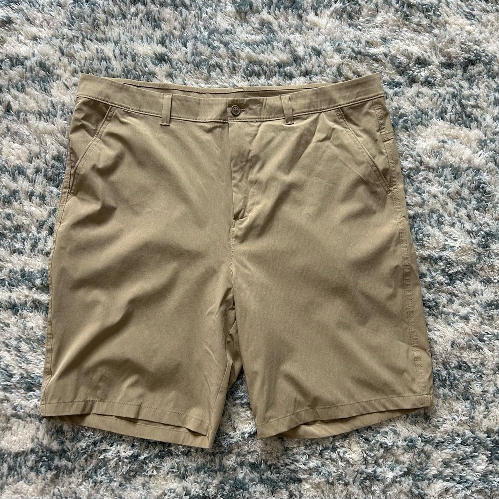 Old Navy Men's Active Khaki Flat Front Shorts - size 40